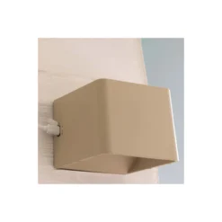 Brilliant Iseo Vägglampa Plast Beige 4W 300lm - 830 Varm Vit | IP44 - Utomhus - Rörelse- och Ljussensor - USB Uppladdningsbar
